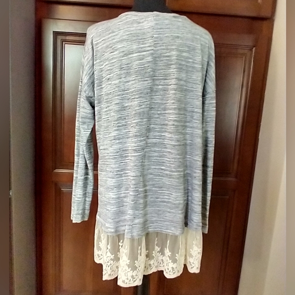 Hi-Lo Top with Ruffle L - Picture 3 of 6